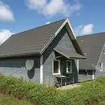 Feriehus With Sea View 06 *