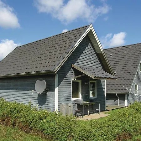 Feriehus With Sea View 06 *